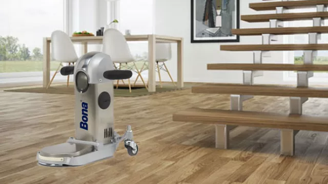 Las orilleras está provistas de una luz halógena que facilita el trabajo del operario en las áreas de difícil tratamiento, como escaleras, esquinas, y otras.