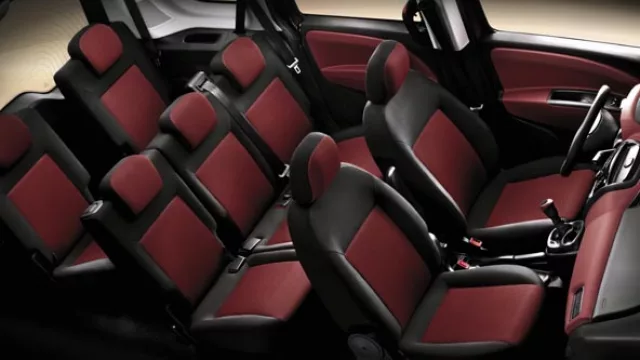 La Dobló para pasajeros, con 7 asientos, los últimos dos desmontables