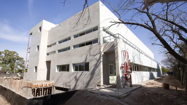 Hemoderivados pone $ 25 millones para sumar 2.400 m2 y producir más