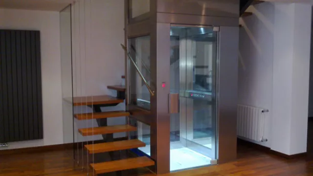 Vamos por el ascensor