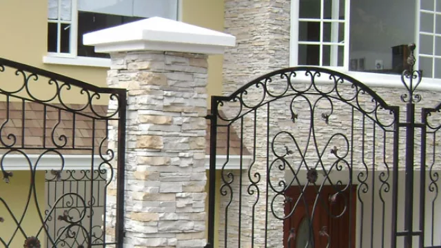 Una de las virtudes sobresalientes es la ligereza del material que permite la aplicación en cualquier tipo de superficie limpia sin necesidad de especialistas. 