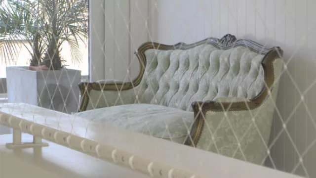 La poliamida que forma el soporte perimetral es resistente a la abrasión tiene filtros UV y se instala fácilmente.