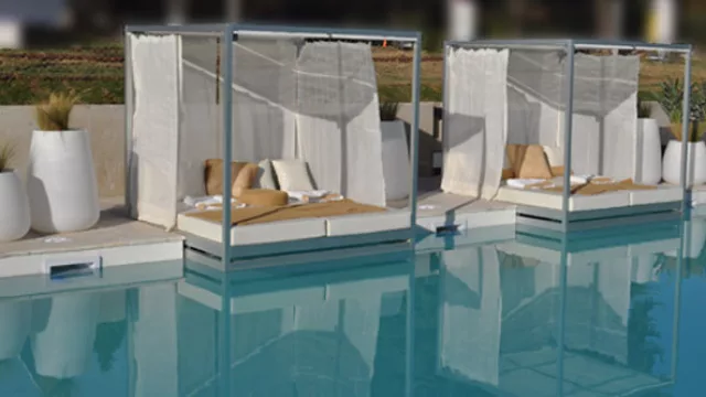 El estilo  sugestivo en los baldaquinos, austero y original, tiene la particularidad de adaptarse tanto en el exterior como en el interior.