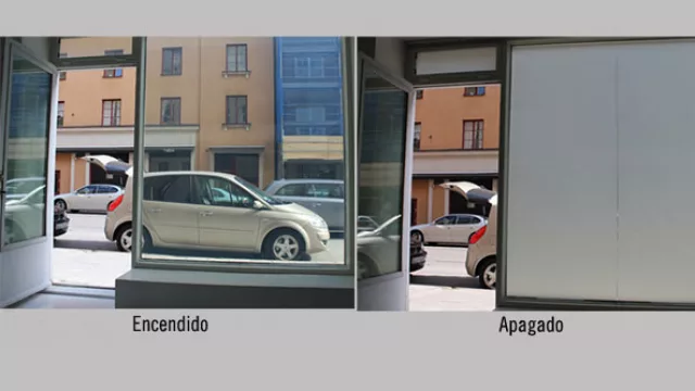 En la fachada de una vivienda o comercio su uso apela principalmente a la seguridad, aunque también tienen la virtud de filtrar la luz solar.