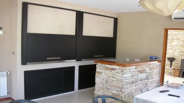 El bajo parrilla son módulos con puertas o cajoneras, ayuda a mantener el orden, disponer un lugar para guardar leña, utensilios y demás enseres. Versión prepintado.