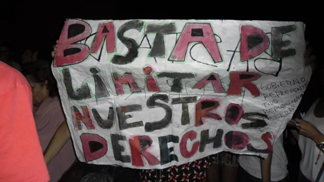No a la Re - re elección, respeto por la constitución.