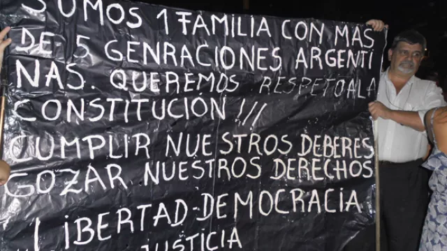 Somos una familia con más de 5 generaciones... queremos respeto a la constitución...