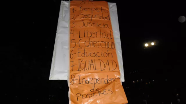 8N: Respeto, seguridad, justicia, libertad, coherencia, educación, igualdad, independencia de poderes.