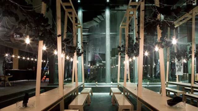 La cafetería, espacio diseñado por el arquitecto Julio Oropel, se adjudicó el Premio Medalla de Oro a la Arquitectura y Diseño Interior Mercedes Malbrán de Campos.