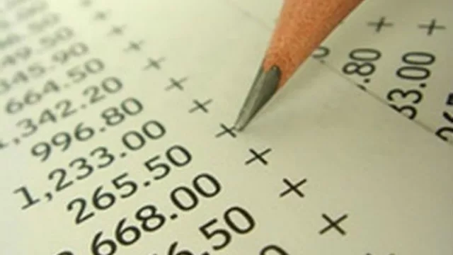 Las empresas, más endeudadas que en 2011, pero menos que en la década de los ´90 (las familias, con menos deudas)