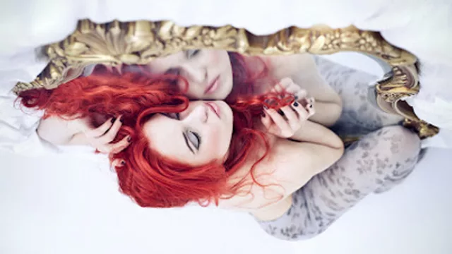 Victoria Sibelles, Espejos rotos