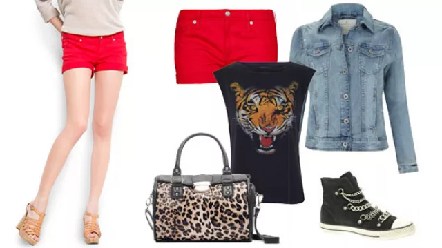 Short jeans colorado, con look casual day. 