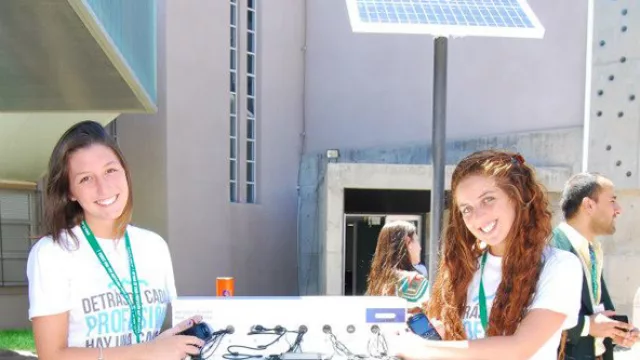 Gracias a Meteolic pudimos cargar los celus con energía solar