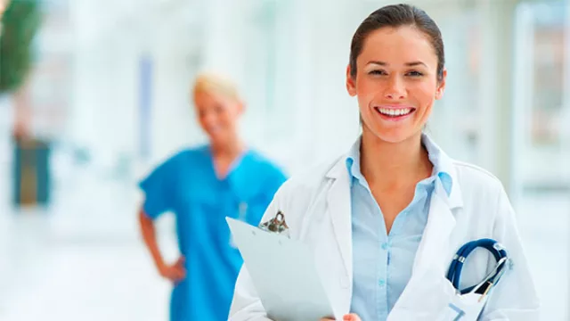 Se precisan nurses para amanecer. Licenciados en Enfermería y Arquitectos, los más buscados