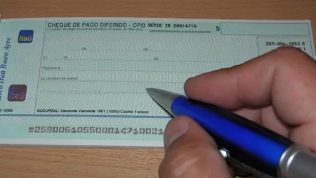 Por los controles cambiarios, crecen las operaciones cash sobre las movimientos bancarios (nuevo indicador del Ieral)