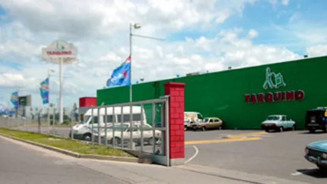 Chau, chau adiós a la marca Tarquino: ahora se llamará Mamut (Makro apuesta al naranja y amarillo)