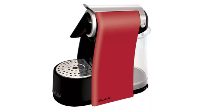 The Coffee Store también ingresa al negocio de las cápsulas (cafetera a $ 999, el negocio es el café)