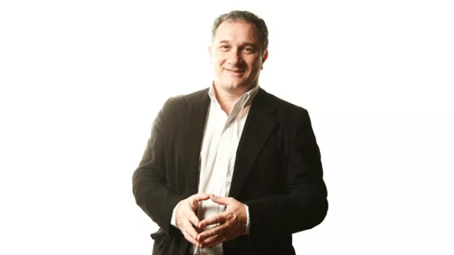 Gustavo Arraigada (Telecom)