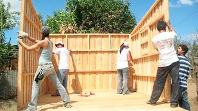 17.000 voluntarios trabajan desde 2003 y han construido 2.695 viviendas de emergencia