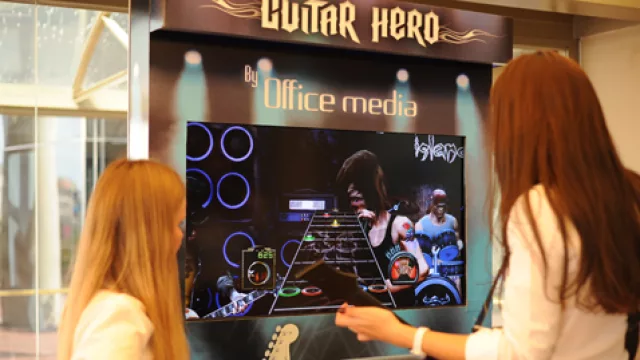 Tótem interactivo con juegos de consola