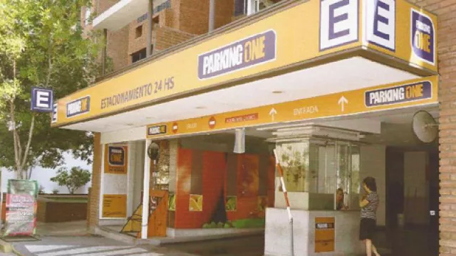 La hora de estacionamiento ya supera los $ 10 (promedio) en el centro (cinco veces más que la hora parquímetro)