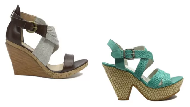 Dos opciones también de Balque,  suecos con plataforma y taco, con tiras anchas símil reptil en colores tiza y chocolate y verde esmeralda.