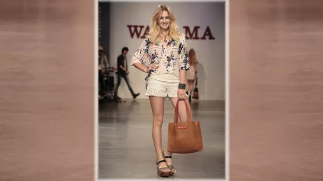 Wanama; short de jeans combinado con encajes y camisa corte desigual con estampa en vatik de fibrana. 