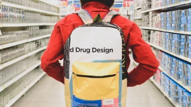 Swahili Eco transforma la basura en accesorios: mochilas, materas y algo más (a partir de lonas de cartelería y bolsas de alimentos para mascotas)