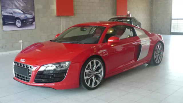 Un Audi R8 da vueltas por la ciudad de Córdoba  (lo vendió Autoluxury a “tan sólo” $ 1.400.000)