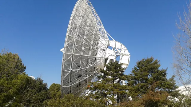 La imponente antena de 32 metros de diámetro