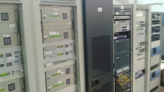 Los equipos que reciben las señales que llegan vía fibra óptica