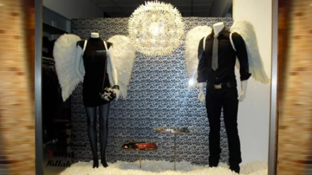 Vidriera de local de indumentaria unisex.