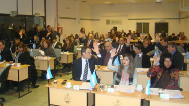 ¡A amucharse señores! Permitirán más gente en bares y restaurantes