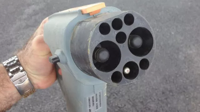 ¡Qué grande este enchufe!: en cuatro horas tiene las baterías listas para recorrer hasta 1.200 km.