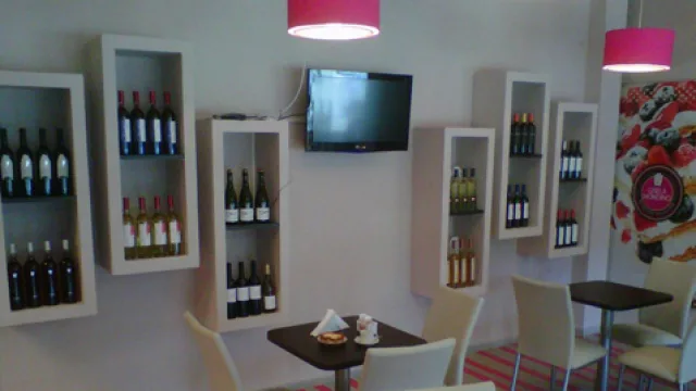 El local cuenta además con una pequeña cava