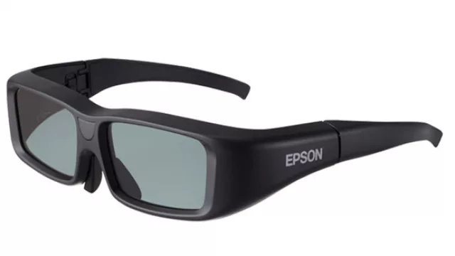 Viene acompañado de dos pares de estos anteojos