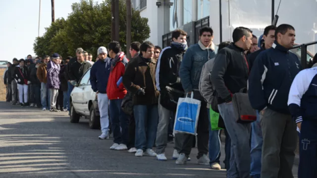 Vuelven las colas por trabajo: los 200 puestos que ofrece Sodimac convocarán unos 4.000 postulantes