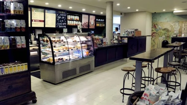 Caro pero mágico, la experiencia de compra en Starbucks enamora