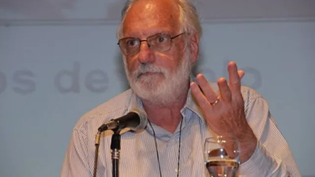 “Oh gran gurú, decidme qué va a suceder”. “Pasad por caja y os lo diré” (De Pablo $ 17.700, Losteau $ 25.000)