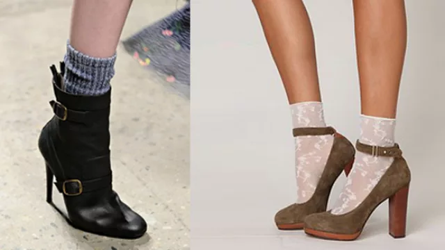 Medias 3/4 debajo de botineta negra y zoquetes de encaje con zapatos gamuzados pulsera al talón.