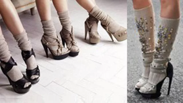 1º Varias opciones en el desfile de Burberry, sandalias de tiras gruesas y zoquetes de microfibra. En 2º medias 3/4bordadas con piedras debajo de sandalias.