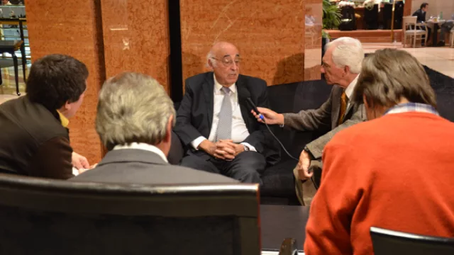 El día que hice enojar a Broda: ¿Ud. no es el economista que pronosticó un dólar a $ 10? (Página/12 miente)