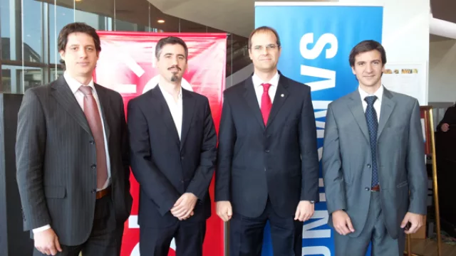 Gustavo Bergoc, jefe servicios de valor agregado y alianzas de Claro; David Winograd, gerente de ventas corporativas de Samsung; Ariel Barrionuevo, gerente regional de Claro; Gustavo Ferrero, analista gerencia de marketing de productos de Claro