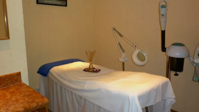 Una de las 12 salas de masajes del Conrad