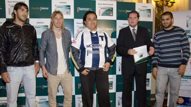 El Bancor y una campaña “matadora” (jugadores de la T regalaron camisetas)