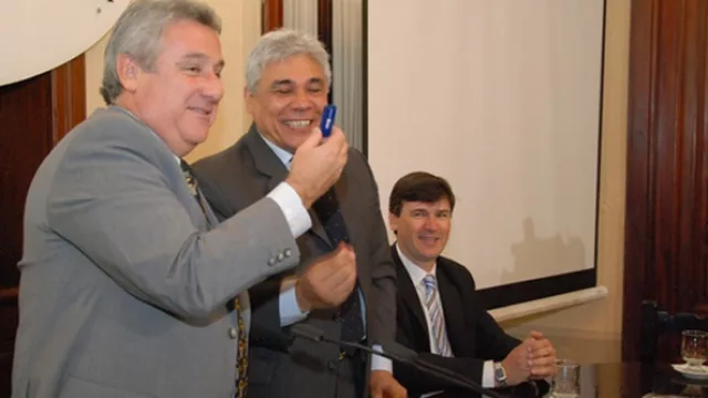 La Bolsa y la Provincia con mensajes tranquilizadores para los empresarios (preguntas tibias para Elettore)