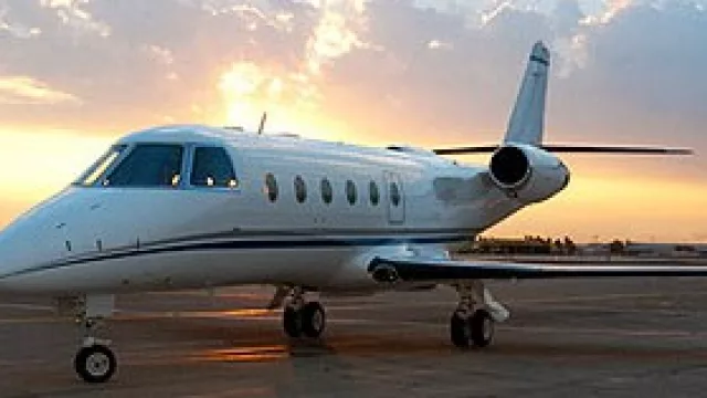 ¿Cuánto sale chartear un avión por hora?  Entre US$ 3.000 y US$ 15.000