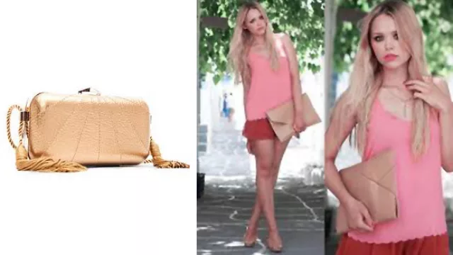 1º es una cigarretta, el 2º un sobre (formato imitación a sobres papel carta).