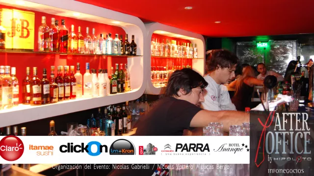 La barra a 8 manos: chops, cervezas, espumante y fernet, lo más pedido