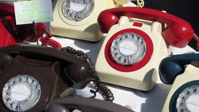 El teléfono fijo sigue vivo y tiene una larga vida (las llamadas siguen siendo mucho más baratas)